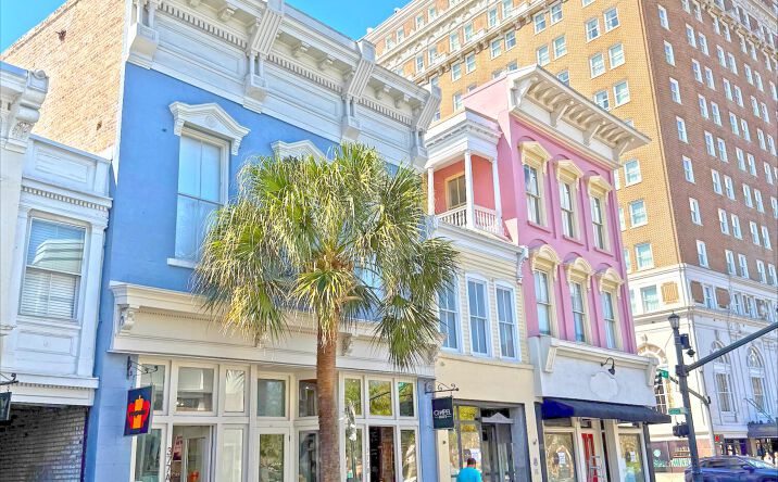 Pictures of Retail property located at 377 King Street # A, Charleston, SC 29401 for lease - image #1