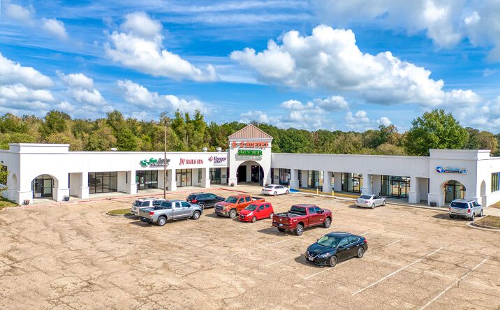 Pictures of Retail property located at 6363 Main St, Zachary, LA 70791 for lease - image #1