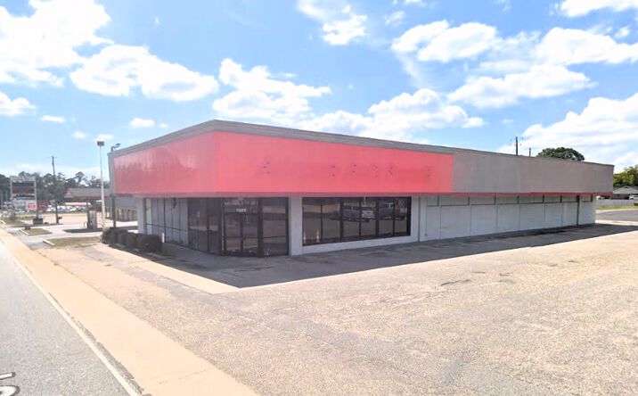 Pictures of Retail property located at 1029 Douglas Ave, Brewton, AL 36426 for lease - image #1