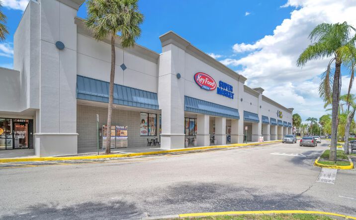 Pictures of Retail, Restaurant property located at Coconut Creek, FL 33073, USA, Deerfield Beach, FL 33441 for lease - image #1