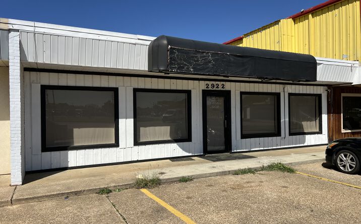 Pictures of Retail, Office property located at 2922 W Bert Kouns Industrial Loop, Shreveport, LA 71118 for lease - image #1