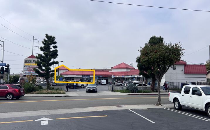 Pictures of Retail property located at 305 W Arbor Vitae St, Inglewood, CA 90301 for lease - image #1