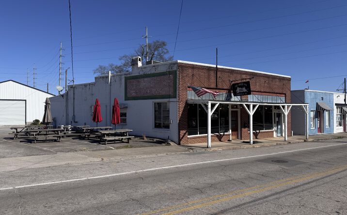 Pictures of Office, Restaurant property located at 893 Main St SW, Gainesville, GA 30501 for lease - image #1