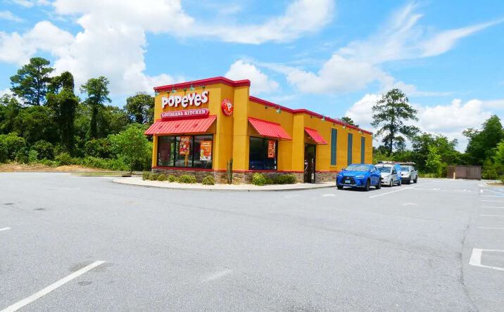Pictures of Restaurant property located at 2300 Watson Blvd, Warner Robins, GA 31093, Warner Robins, GA 31088 for lease - image #1