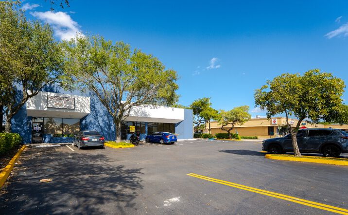 Pictures of Retail property located at 209 W Hillsboro Blvd, Deerfield Beach, FL 33441 for lease - image #1