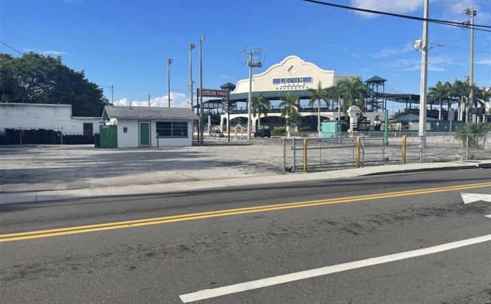 Pictures of Retail, Office, Special Purpose property located at 1614 9th St W, Bradenton, FL 34205 for lease - image #1