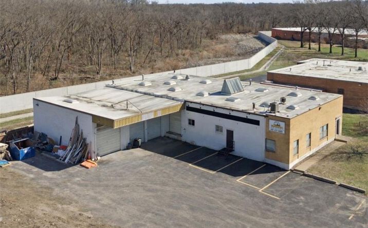 Pictures of Industrial property located at 4300 E 75th Terrace, Kansas City, MO 64132 for lease - image #1