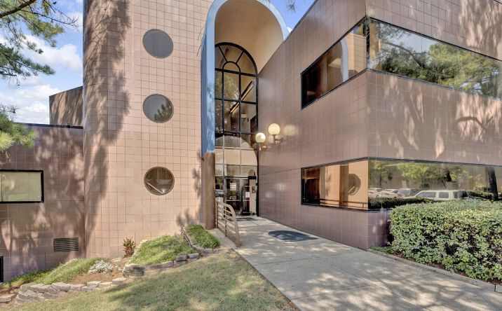 Pictures of Office property located at 5180 Park Ave, Memphis, TN 38119 for lease - image #1