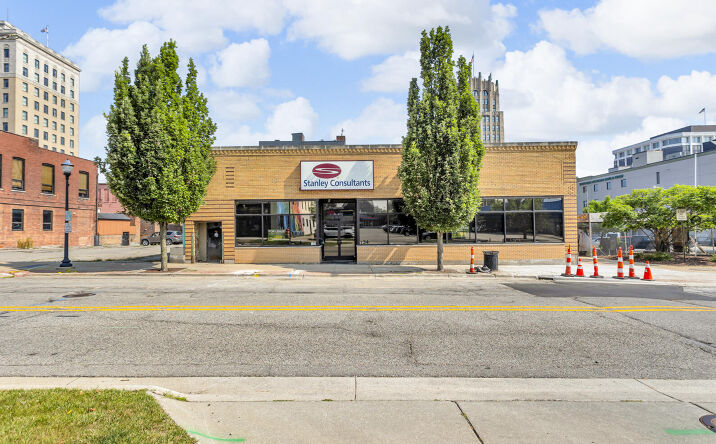 Pictures of Office, Industrial, Retail property located at 132 W Cortland Street, Jackson, MI 49201 for lease - image #1