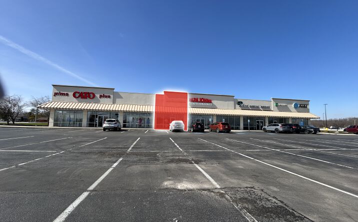 Pictures of Retail property located at 1110 W Broadway St, Monticello, IN 47960 for lease - image #1