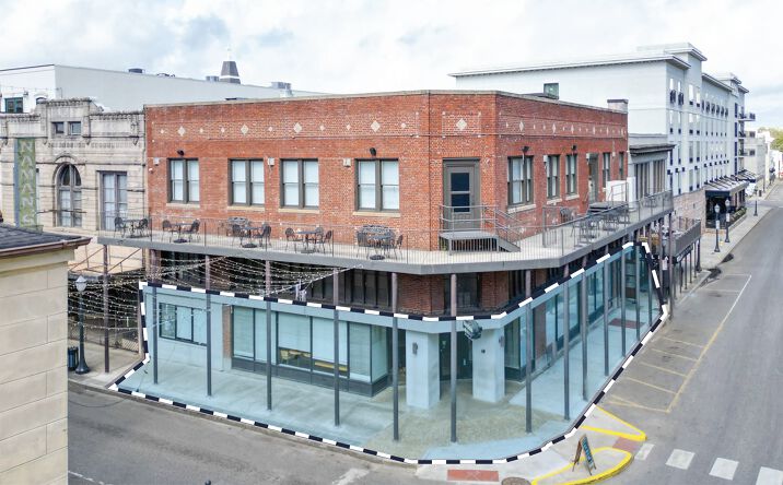 Pictures of Restaurant property located at 200 Dauphin St, Mobile, AL 36602 for lease - image #1