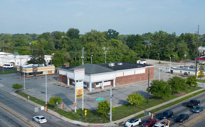 Pictures of Retail property located at 7202 Michigan Rd, Indianapolis, IN 46268 for lease - image #1