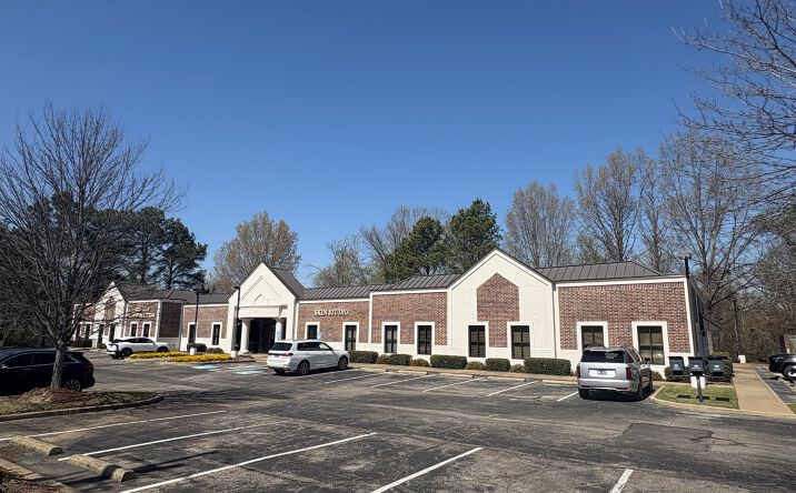 Pictures of Office property located at 7700 Wolf River Blvd, Germantown, TN 38138 for lease - image #1
