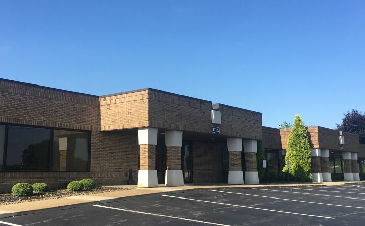 Pictures of Office property located at 3731 Boardman-Canfield Rd, Canfield, OH 44406 for lease - image #1