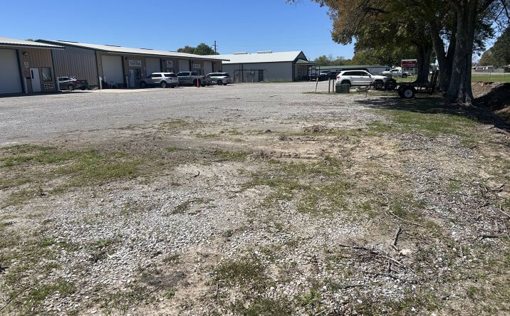Pictures of Office, Industrial, Retail property located at 1000B Albertson Pkwy, Broussard, LA 70518 for lease - image #1