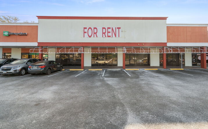 Pictures of Restaurant property located at 13735 N Dale Mabry Hwy, Tampa, FL 33618 for lease - image #1