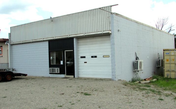 Pictures of Industrial property located at 131 SE Cholwell Ave, Bartlesville, OK 74006 for lease - image #1