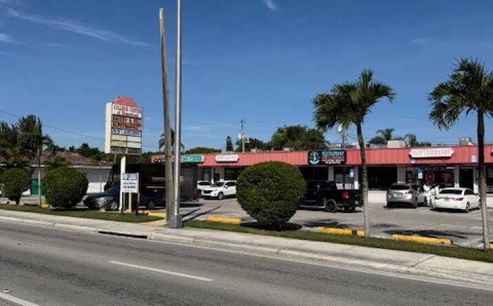 Pictures of Retail property located at 239 NE 8th St, Homestead, FL 33030 for lease - image #1