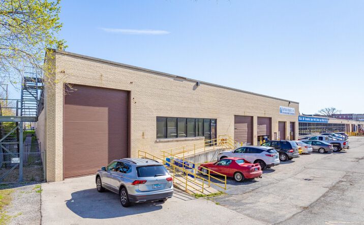 Pictures of Industrial property located at 3650 W Pratt Ave, Lincolnwood, IL 60712 for lease - image #1