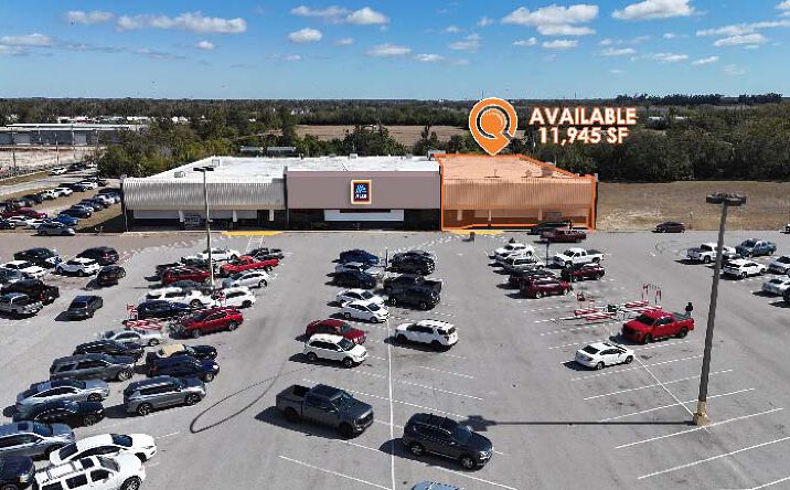 Pictures of Retail property located at 1023 S Tamiami Trl, Ruskin, FL 33570 for lease - image #1