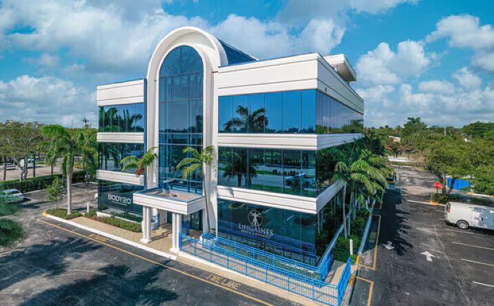 Pictures of Office property located at 3785 N Federal Hwy, Boca Raton, FL 33431 for lease - image #1