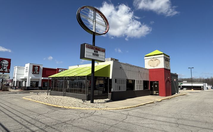 Pictures of Restaurant property located at 6450 E 82nd St, Indianapolis, IN 46250 for lease - image #1
