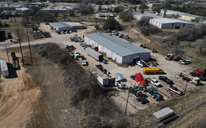 Pictures of Industrial property located at 207 Samuel Dr., Weatherford, TX 76085 for lease - image #1