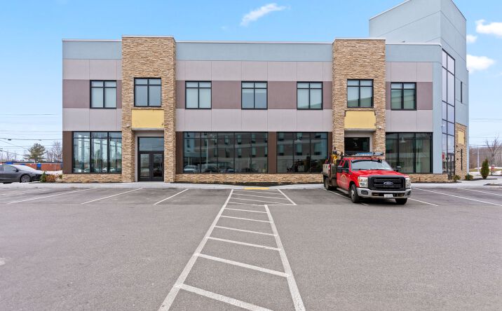 Pictures of Retail, Restaurant property located at 50 Maine Mall Rd, South Portland, ME 04106 for lease - image #1
