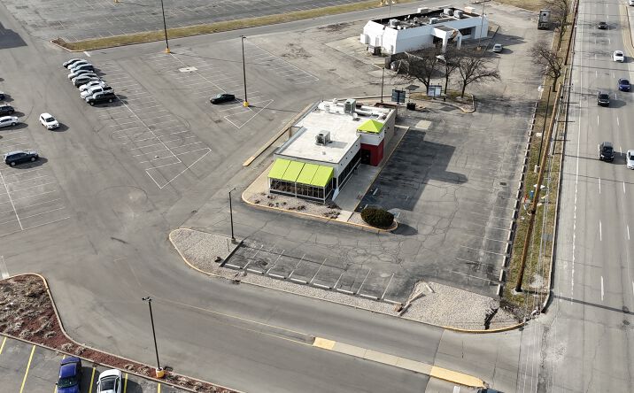 Pictures of Restaurant property located at 3924 Lafayette Rd, Indianapolis, IN 46254 for lease - image #1