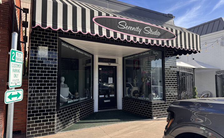 Pictures of Retail, Restaurant property located at 2422 Rice Boulevard, Houston, TX 77005 for lease - image #1