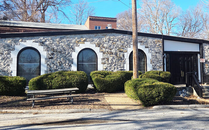 Pictures of Retail, Office, Restaurant property located at 300 Water St, Saint Charles, MO 63301 for lease - image #1