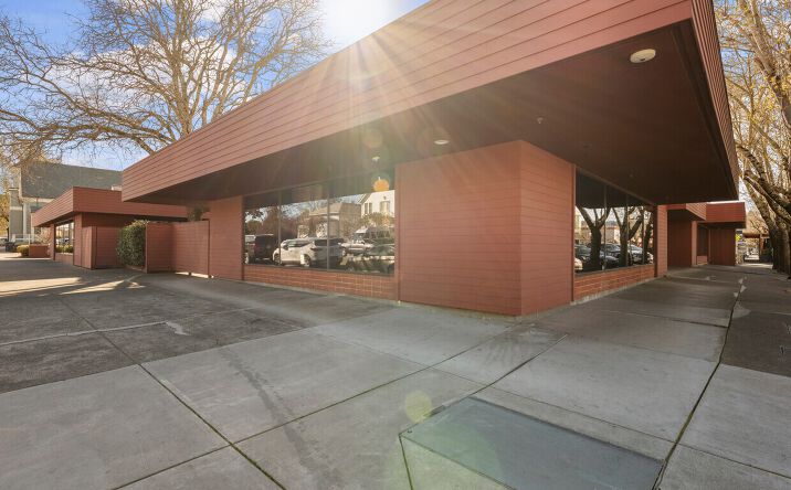 Pictures of Office, Retail property located at 150 North St, Healdsburg, CA 95448 for lease - image #1