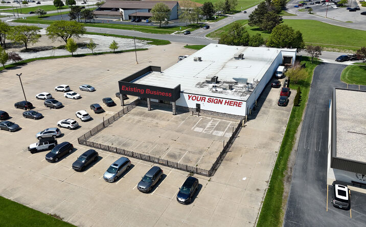 Pictures of Retail, Office, Restaurant property located at 130 New Towne Square Dr, Toledo, OH 43612 for lease - image #1