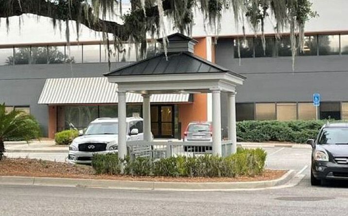 Pictures of Office property located at 400 Mall Blvd, Savannah, GA 31406 for lease - image #1