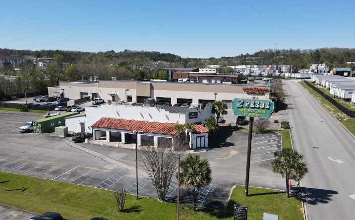 Pictures of Retail, Restaurant property located at 201 Southgate Dr, Pelham, AL 35124 for lease - image #1