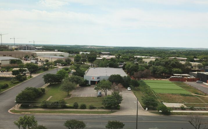 Pictures of Retail, Office, Industrial property located at 3827 Promontory Point Dr, Austin, TX 78744 for lease - image #1