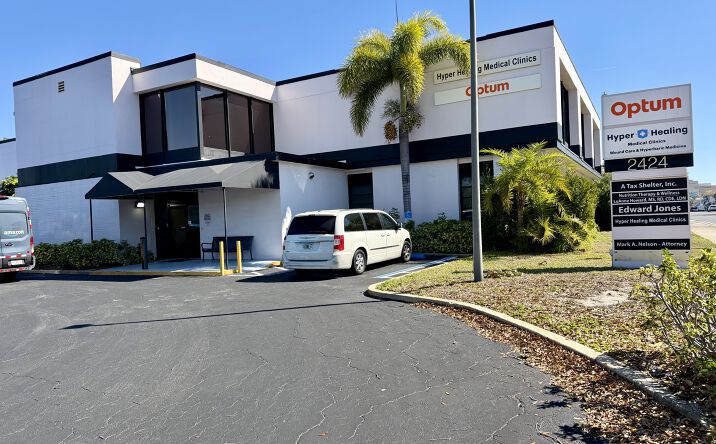 Pictures of Office property located at 2424 Manatee Ave W, Bradenton, FL 34205 for lease - image #1