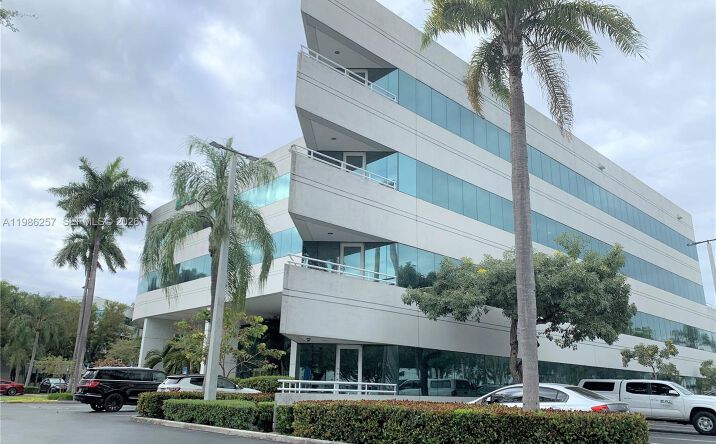 Pictures of Office property located at 5959 Waterford District Dr # 305, Miami, FL 33126 for lease - image #1