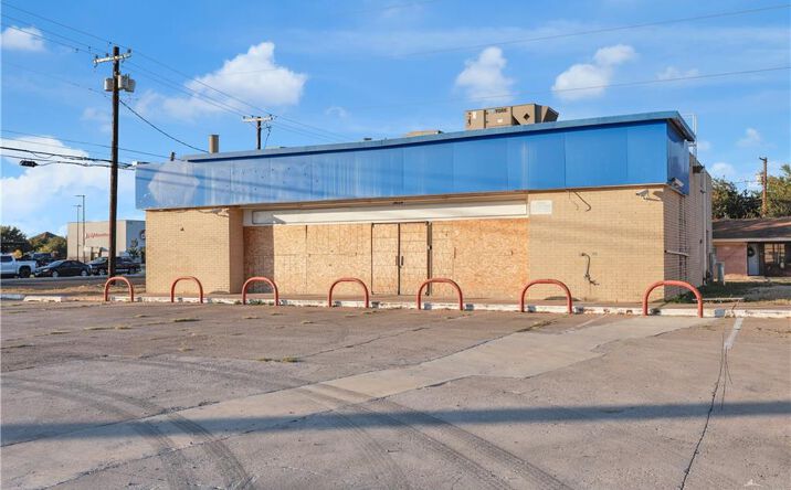 Pictures of Retail property located at 3620 Buddy Owens, McAllen, TX 78504 for lease - image #1