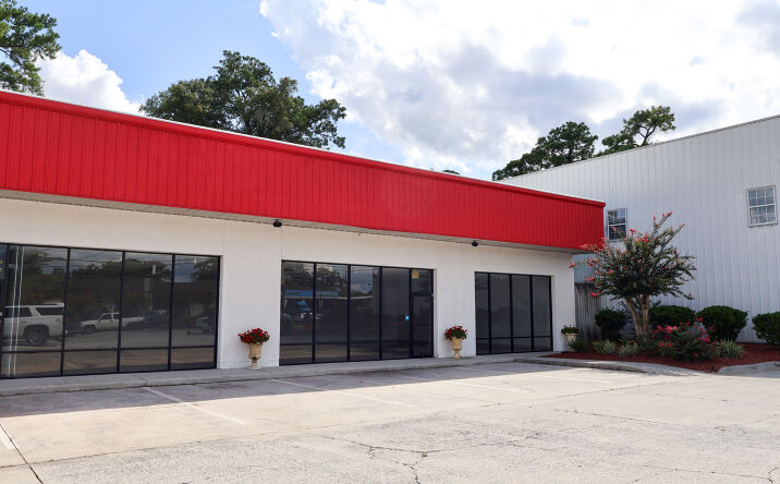 Pictures of Retail property located at 111 W Derenne Ave, Savannah, GA 31405 for lease - image #1