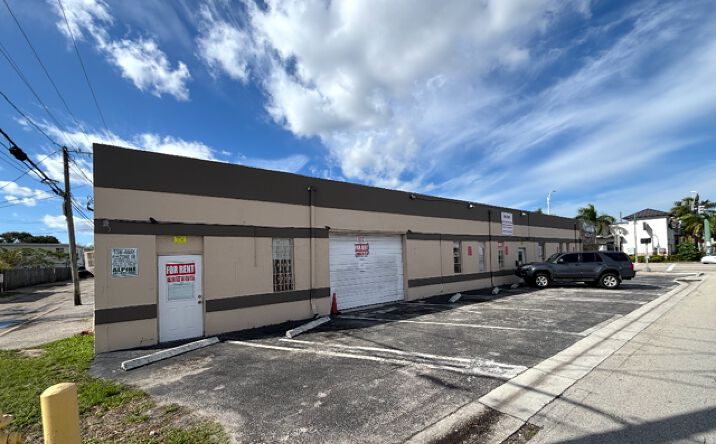 Pictures of Retail, Office, Restaurant property located at 932 N Dixie Hwy, Lake Worth Beach, FL 33460 for lease - image #1