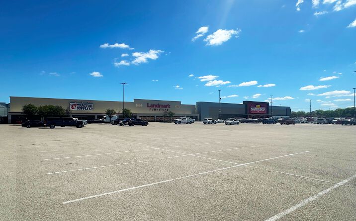 Pictures of Retail property located at 4200 Pasadena Blvd, Pasadena, TX 77503 for lease - image #1