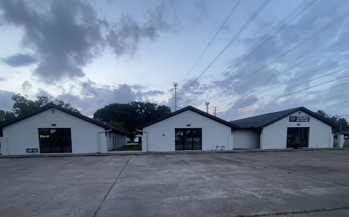 Pictures of Office property located at 2106 Center St, Deer Park, TX 77536 for lease - image #1
