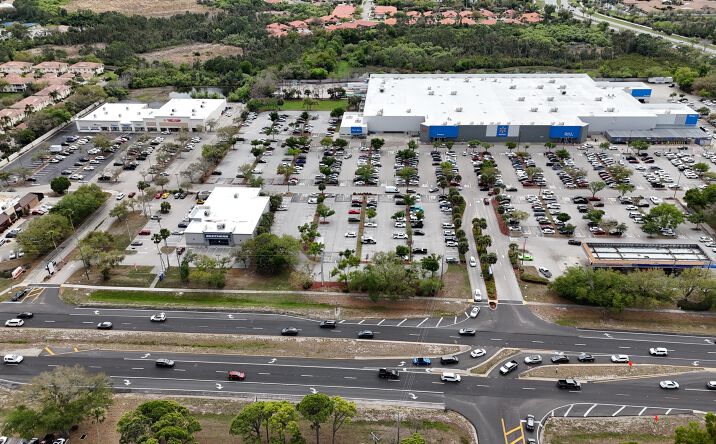 Pictures of Retail, Office property located at 4242 S Tamiami Trl, Venice, FL 34293 for lease - image #1