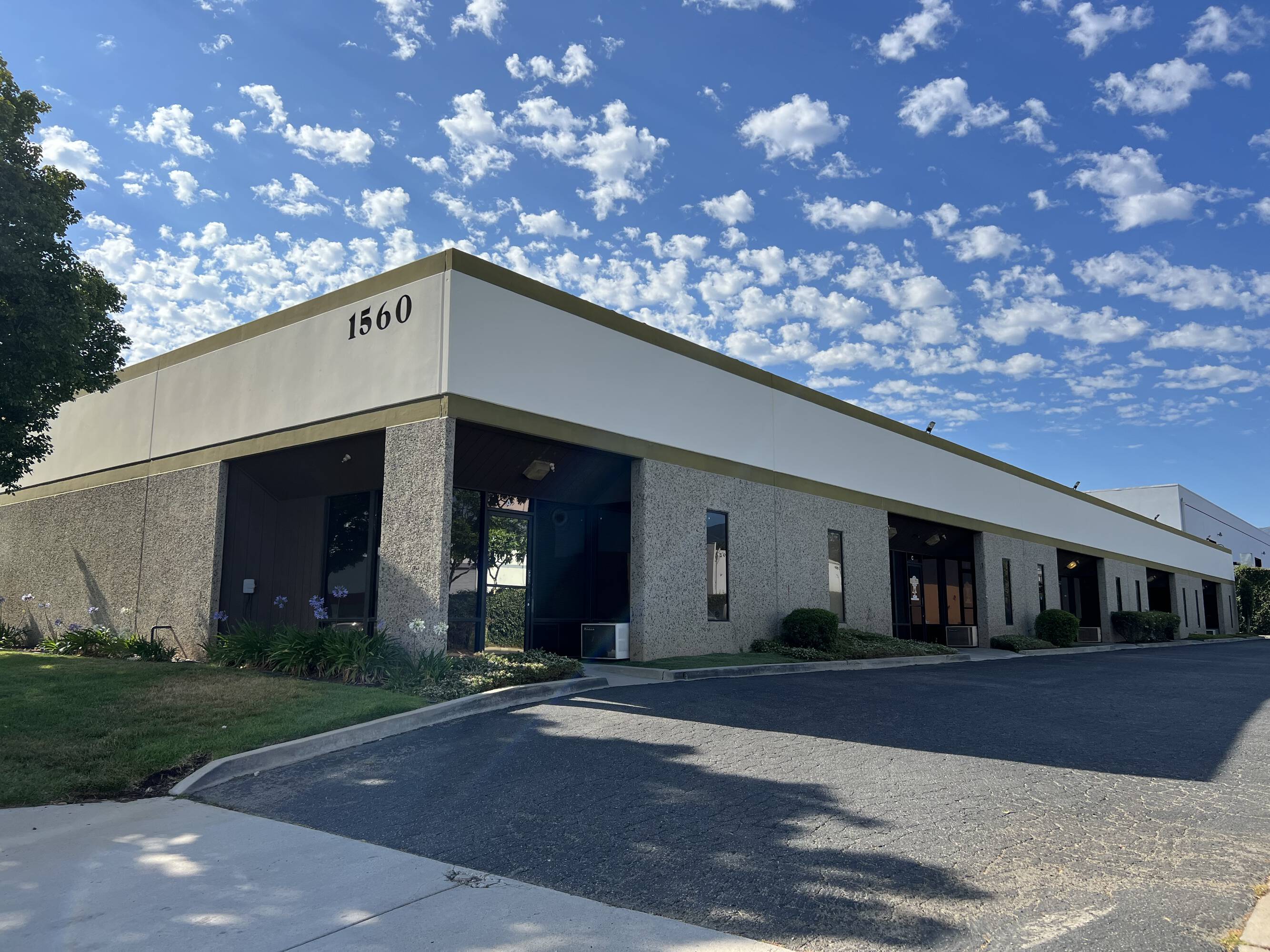 1560 Commerce St, Corona, CA 92878