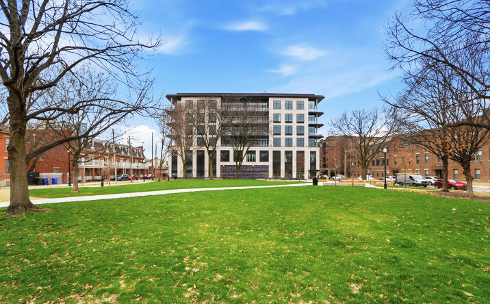 Pictures of Retail property located at 39 E Hubbard Ave, Columbus, OH 43215 for lease - image #1