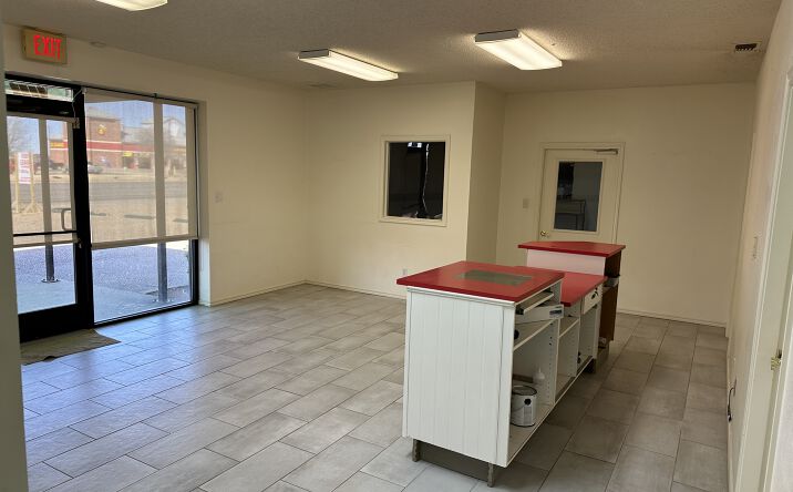 Pictures of Retail, Industrial, Special Purpose property located at 6719 19th St, Lubbock, TX 79407 for lease - image #1