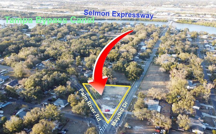 Pictures of Retail property located at 535 Maydell Dr, Tampa, FL 33619 for lease - image #1