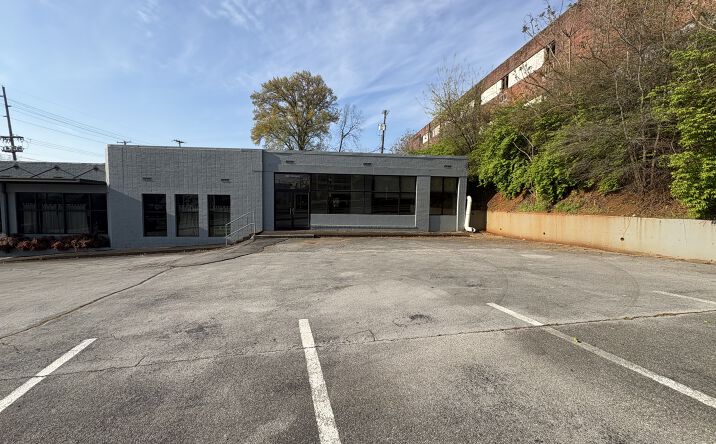 Pictures of Office property located at 1022 E Martin Luther King Blvd, Chattanooga, TN 37403 for lease - image #1