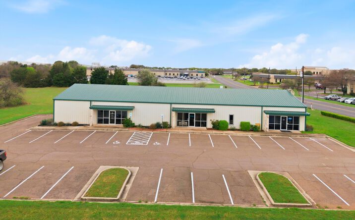 Pictures of Retail, Office, Industrial property located at 8020 Central Park Dr, Woodway, TX 76712 for lease - image #1